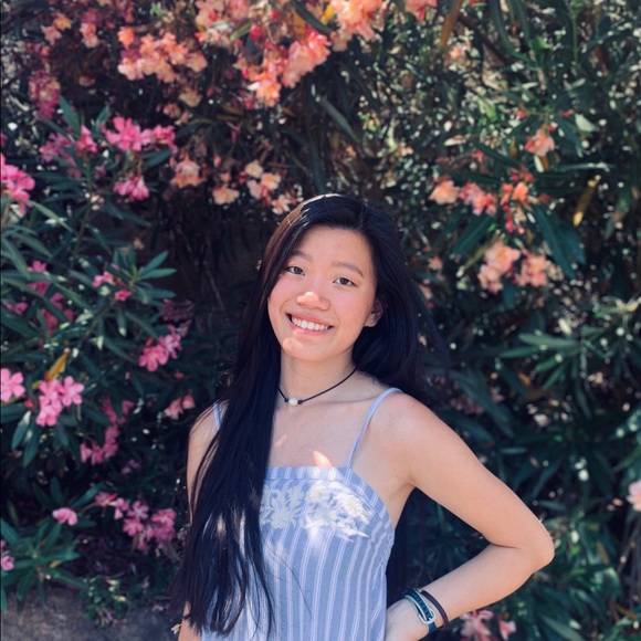 Meet your Posher, Gabrielle - Picture 3 of 3